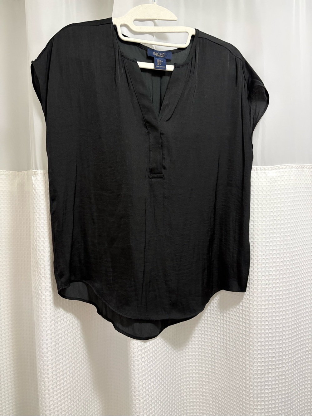RACHEL Rachel Roy Black V-Neck Short Sleeve Blouse